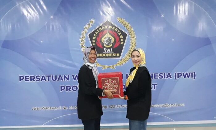 ikwi berbagi paket lebaran